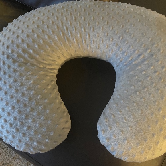 Baby Nursing Pillow - Picture 1 of 1